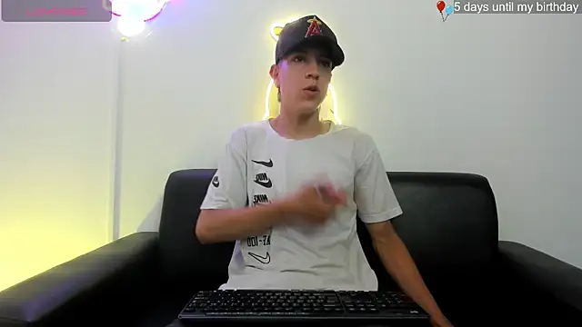 Snapshot of Dei_v_48 chatting on January 14, 8:15 pm Dei v 48 online show from January 14, 8:15 pm