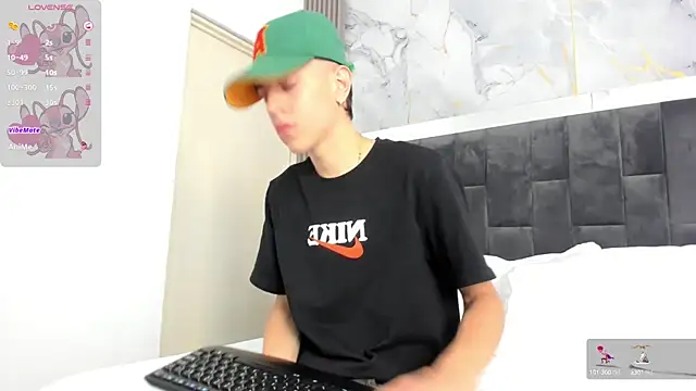 Snapshot of Dei_v_48 chatting on January 20, 7:57 pm Dei v 48 online show from January 20, 7:57 pm