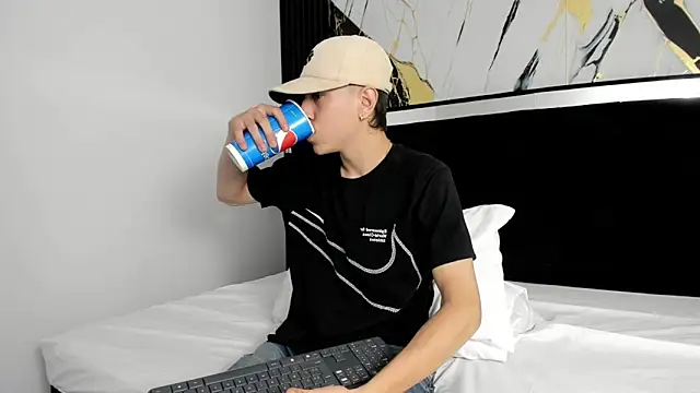 Snapshot of Dei_v_48 chatting on January 28, 1:39 am Dei v 48 online show from January 28, 1:39 am