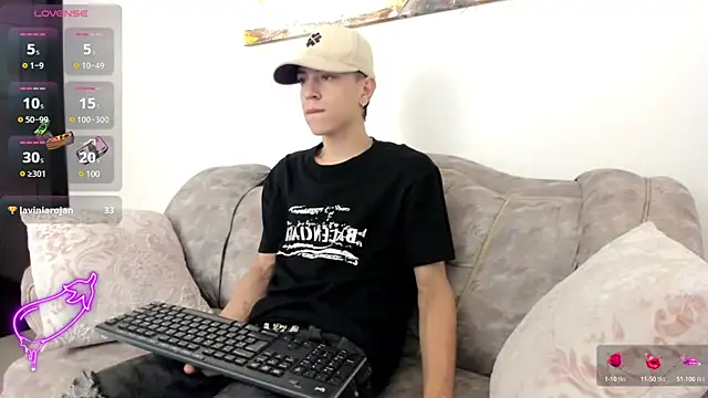 Snapshot of Dei_v_48 chatting on February 4, 8:17 pm Dei v 48 online show from February 4, 8:17 pm