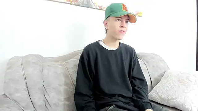 Snapshot of Dei_v_48 chatting on February 26, 7:27 pm Dei v 48 online show from February 26, 7:27 pm