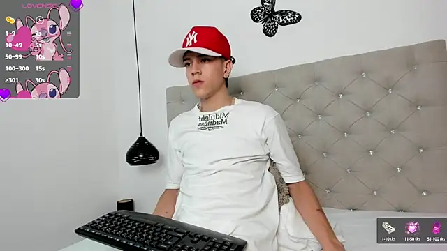 Snapshot of Dei_v_48 chatting on March 1, 3:53 am Dei v 48 online show from March 1, 3:53 am