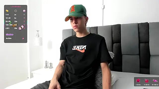 Snapshot of Dei_v_48 chatting on March 6, 7:43 pm Dei v 48 online show from March 6, 7:43 pm