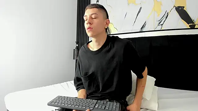 Snapshot of Dei_v_48 chatting on March 7, 8:33 pm Dei v 48 online show from March 7, 8:33 pm