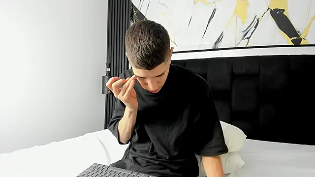 Snapshot of Dei_v_48 chatting on March 8, 5:59 am Dei v 48 online show from March 8, 5:59 am