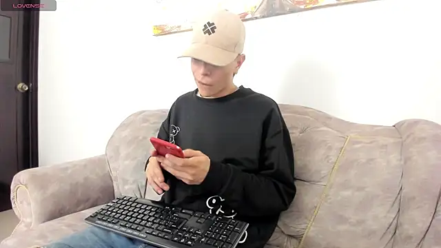 Snapshot of Dei_v_48 chatting on March 14, 4:32 am Dei v 48 online show from March 14, 4:32 am