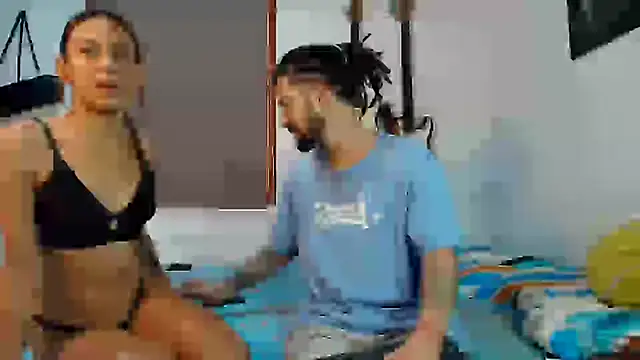 Snapshot of emiandstiv chatting on March 7, 8:33 pm emiandstiv online show from March 7, 8:33 pm