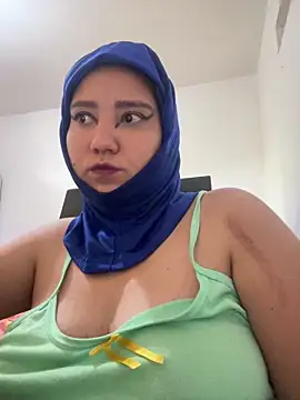 Snapshot of hannahayat chatting on June 18, 1:59 pm hannahayat online show from June 18, 1:59 pm