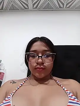 -VICKKY online show from November 12, 8:08 pm