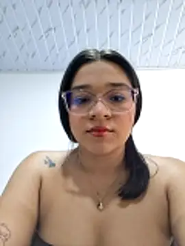 -VICKKY online show from April 4, 2:36 pm