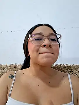 Snapshot of -VICKKY chatting on May 13, 1:41 pm -VICKKY online show from May 13, 1:41 pm