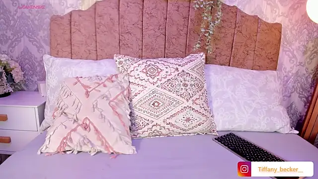 Snapshot of tiffany_becker chatting on November 19, 12:05 pm tiffany becker online show from November 19, 12:05 pm