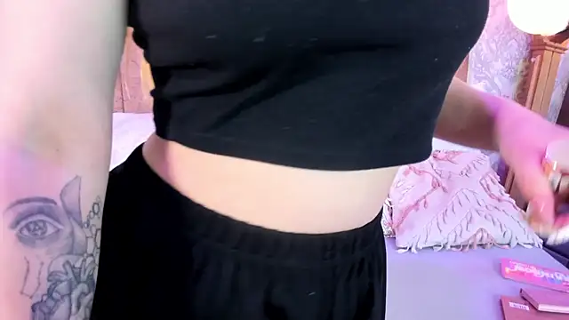 Snapshot of tiffany_becker chatting on November 21, 12:04 pm tiffany becker online show from November 21, 12:04 pm