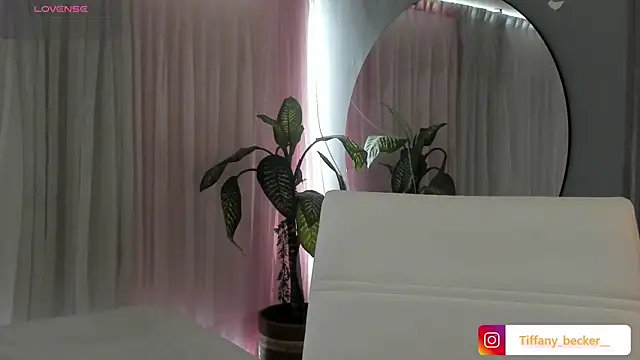 Snapshot of tiffany_becker chatting on December 1, 12:10 pm tiffany becker online show from December 1, 12:10 pm