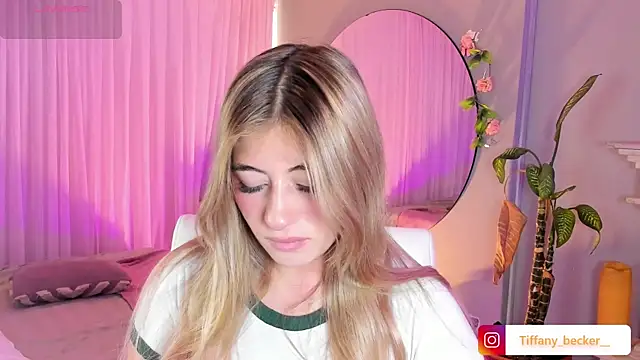 Snapshot of tiffany_becker chatting on June 18, 1:04 pm tiffany becker online show from June 18, 1:04 pm