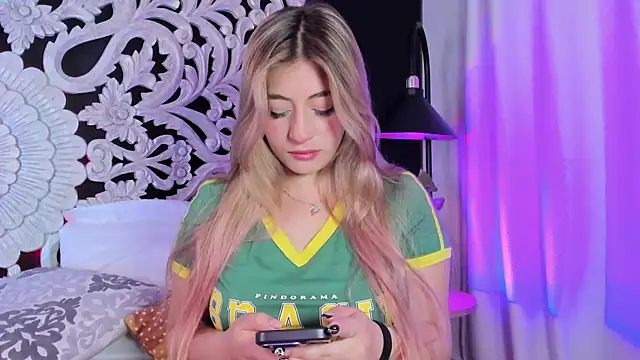Snapshot of tiffany_becker chatting on July 16, 12:33 pm tiffany becker online show from July 16, 12:33 pm