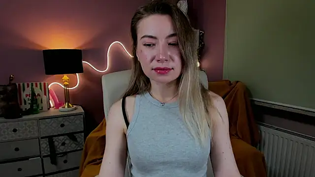 Snapshot of Mia_Tasty chatting on December 17, 7:36 am Mia Tasty online show from December 17, 7:36 am