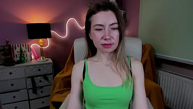 Snapshot of Mia_Tasty chatting on December 19, 7:59 am Mia Tasty online show from December 19, 7:59 am