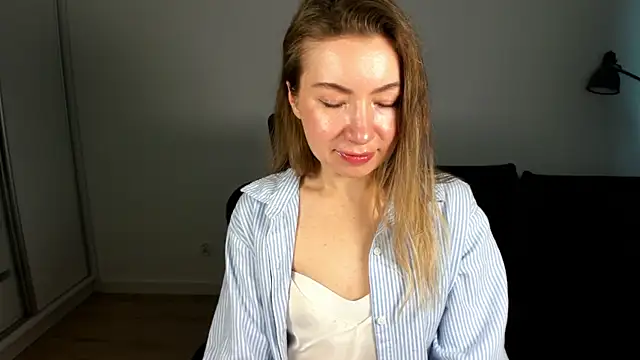 Snapshot of Mia_Tasty chatting on February 5, 7:35 am Mia Tasty online show from February 5, 7:35 am