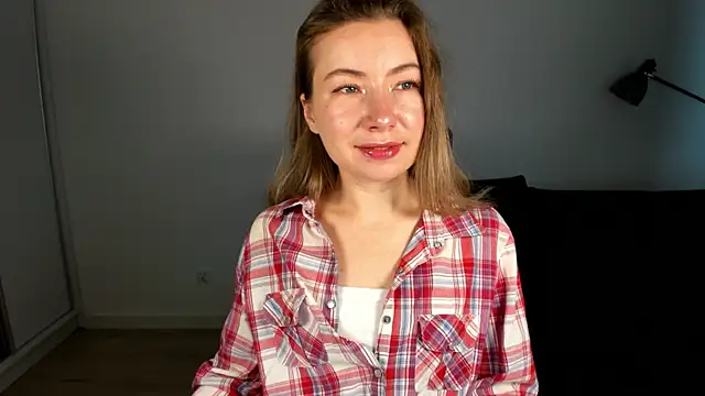 Snapshot of Mia_Tasty chatting on February 7, 2:43 pm Mia Tasty online show from February 7, 2:43 pm