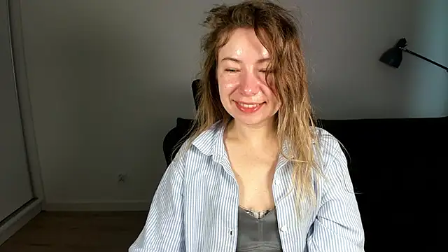 Snapshot of Mia_Tasty chatting on February 25, 7:29 am Mia Tasty online show from February 25, 7:29 am