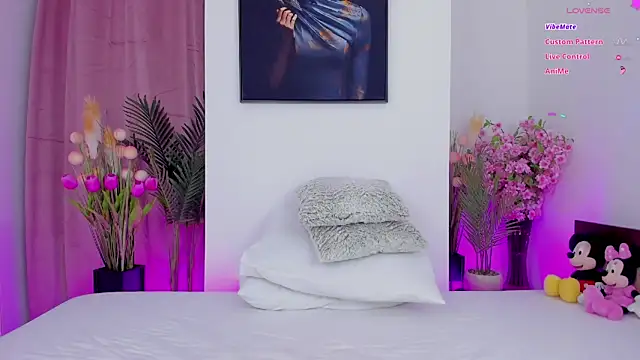 Snapshot of DiammondDia chatting on March 11, 10:42 pm DiammondDia online show from March 11, 10:42 pm