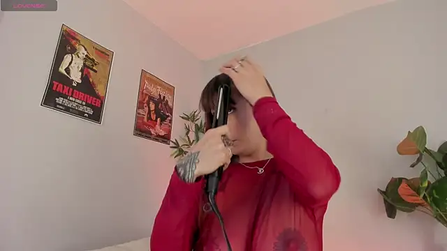 Snapshot of iriiina_veneno chatting on September 29, 9:52 pm iriiina veneno online show from September 29, 9:52 pm