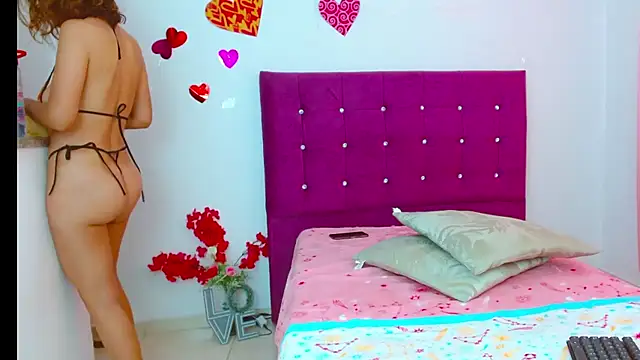 Snapshot of chantalsemenova1 chatting on February 2, 4:22 pm chantalsemenova1 online show from February 2, 4:22 pm