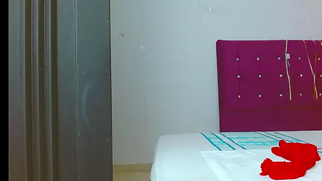 Snapshot of chantalsemenova1 chatting on September 13, 8:19 pm chantalsemenova1 online show from September 13, 8:19 pm