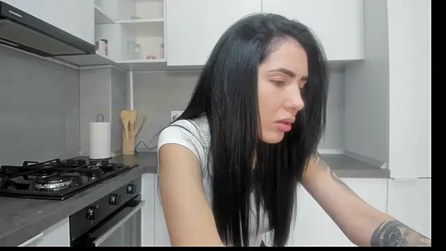 Snapshot of Emmapmg chatting on January 14, 10:43 am Emmapmg online show from January 14, 10:43 am