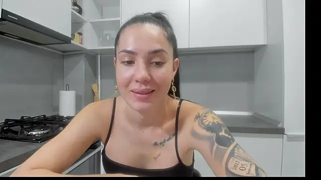 Snapshot of Emmapmg chatting on February 1, 2:26 pm Emmapmg online show from February 1, 2:26 pm