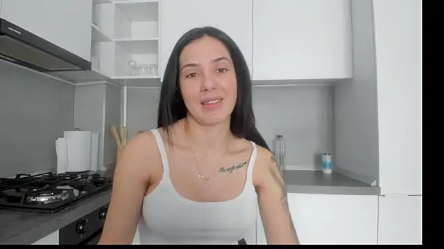 Snapshot of Emmapmg chatting on February 19, 12:12 pm Emmapmg online show from February 19, 12:12 pm