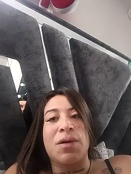 Snapshot of Alona_Evans chatting on February 4, 12:00 pm Alona Evans online show from February 4, 12:00 pm