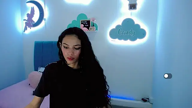 Snapshot of Evelin_shy chatting on December 29, 7:06 am Evelin shy online show from December 29, 7:06 am