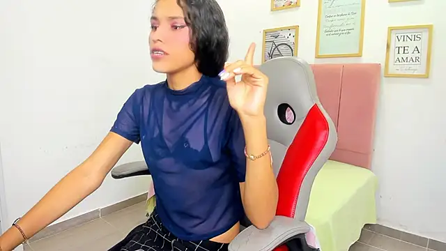 Snapshot of Evelin_shy chatting on November 7, 3:17 am Evelin shy online show from November 7, 3:17 am