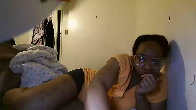 madamsensuale online show from March 6, 12:10 am