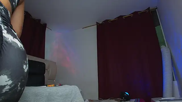 Snapshot of im_mishellbigass chatting on January 6, 6:06 am im mishellbigass online show from January 6, 6:06 am