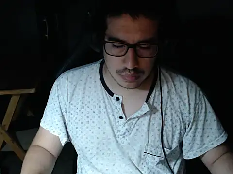 Snapshot of thealfawolf01 chatting on December 13, 4:54 am thealfawolf01 online show from December 13, 4:54 am