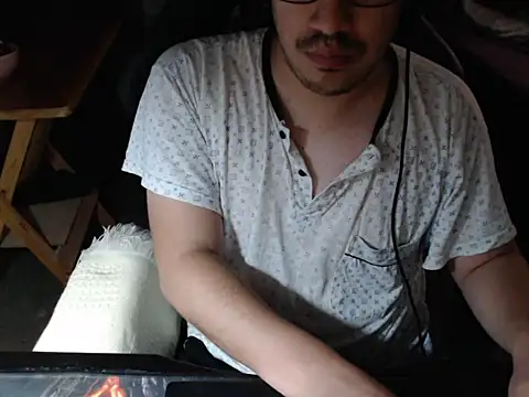 Snapshot of thealfawolf01 chatting on December 15, 1:43 pm thealfawolf01 online show from December 15, 1:43 pm