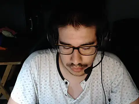 Snapshot of thealfawolf01 chatting on December 20, 1:47 am thealfawolf01 online show from December 20, 1:47 am