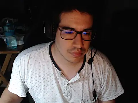 Snapshot of thealfawolf01 chatting on March 10, 12:40 am thealfawolf01 online show from March 10, 12:40 am