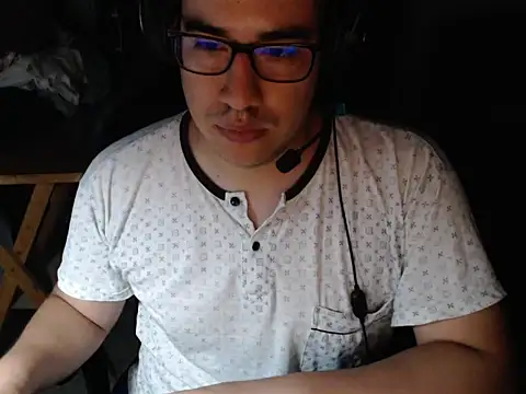 Snapshot of thealfawolf01 chatting on March 19, 5:19 am thealfawolf01 online show from March 19, 5:19 am