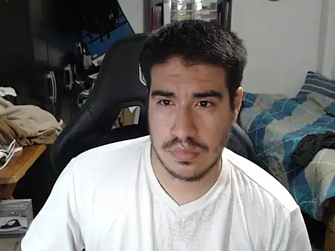 Snapshot of thealfawolf01 chatting on October 11, 3:28 am thealfawolf01 online show from October 11, 3:28 am