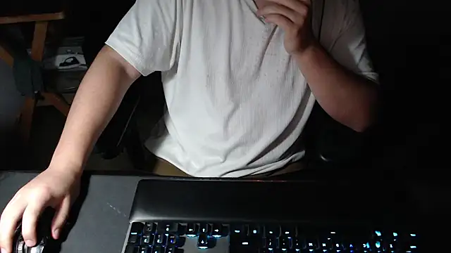 Snapshot of thealfawolf01 chatting on October 13, 3:17 am thealfawolf01 online show from October 13, 3:17 am