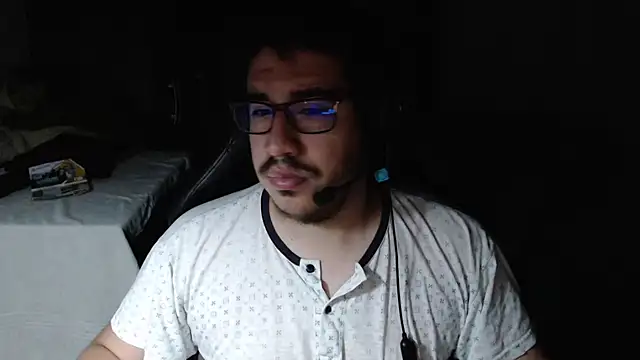 Snapshot of thealfawolf01 chatting on October 14, 5:41 am thealfawolf01 online show from October 14, 5:41 am