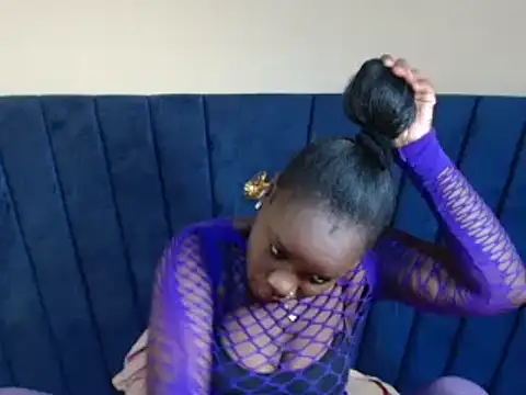 Layla Amish1 online show from May 7, 6:19 am