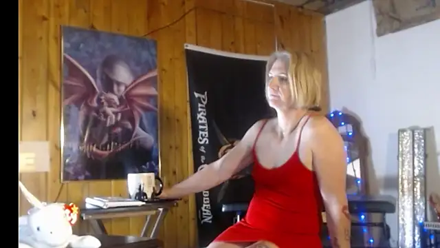 Snapshot of JamieBottoms chatting on April 8, 1:00 pm JamieBottoms online show from April 8, 1:00 pm