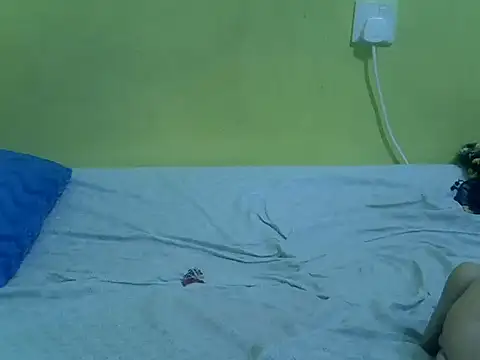 Snapshot of queendebbie chatting on September 18, 6:37 am queendebbie online show from September 18, 6:37 am