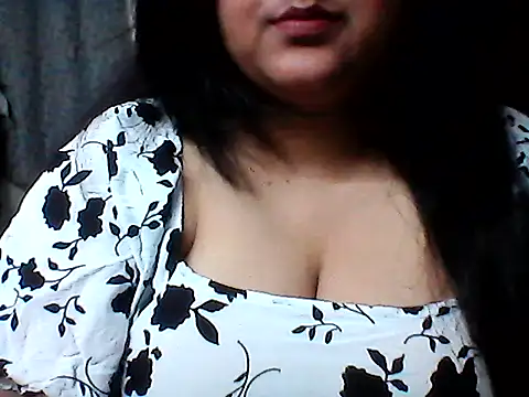 smile pretty online show from April 10, 5:50 pm