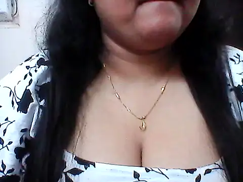 Snapshot of smile_pretty chatting on April 21, 6:34 pm smile pretty online show from April 21, 6:34 pm